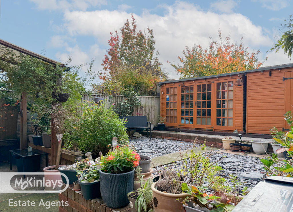 3 bedroom semi-detached with parking in Galmington photo 2