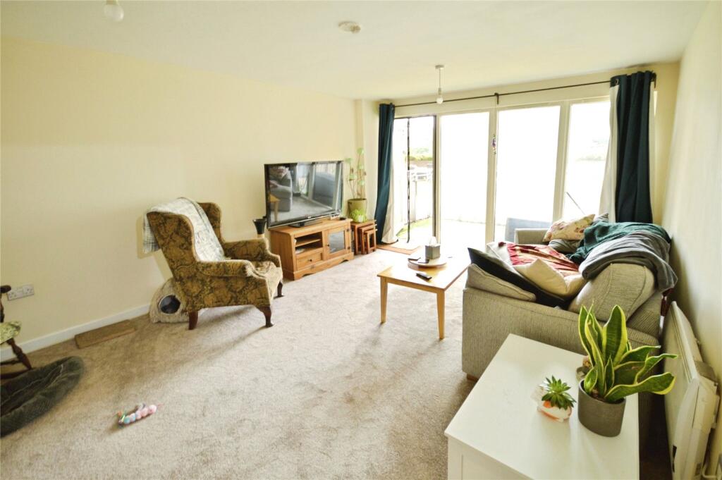 Apartment in Cardiff, Grangetown - View 4