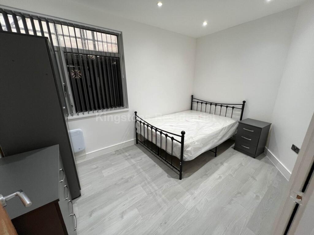 Apartment in Cardiff, Maindy, Cathays - View 3