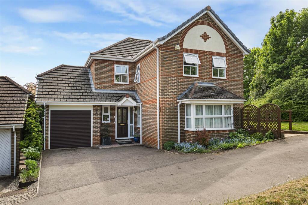 Main image of property: Glyncastle, Caversham, Reading