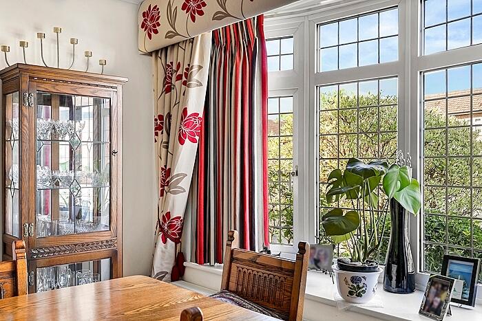 House in Epping Forest, Ongar - More
