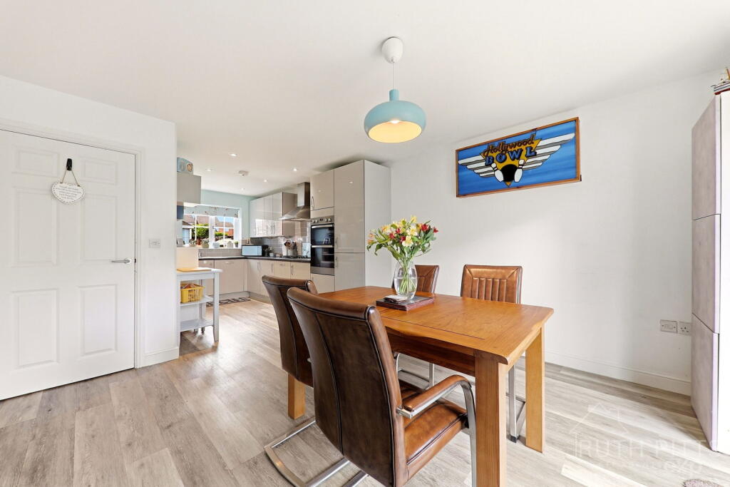 House in Wakefield - View 5