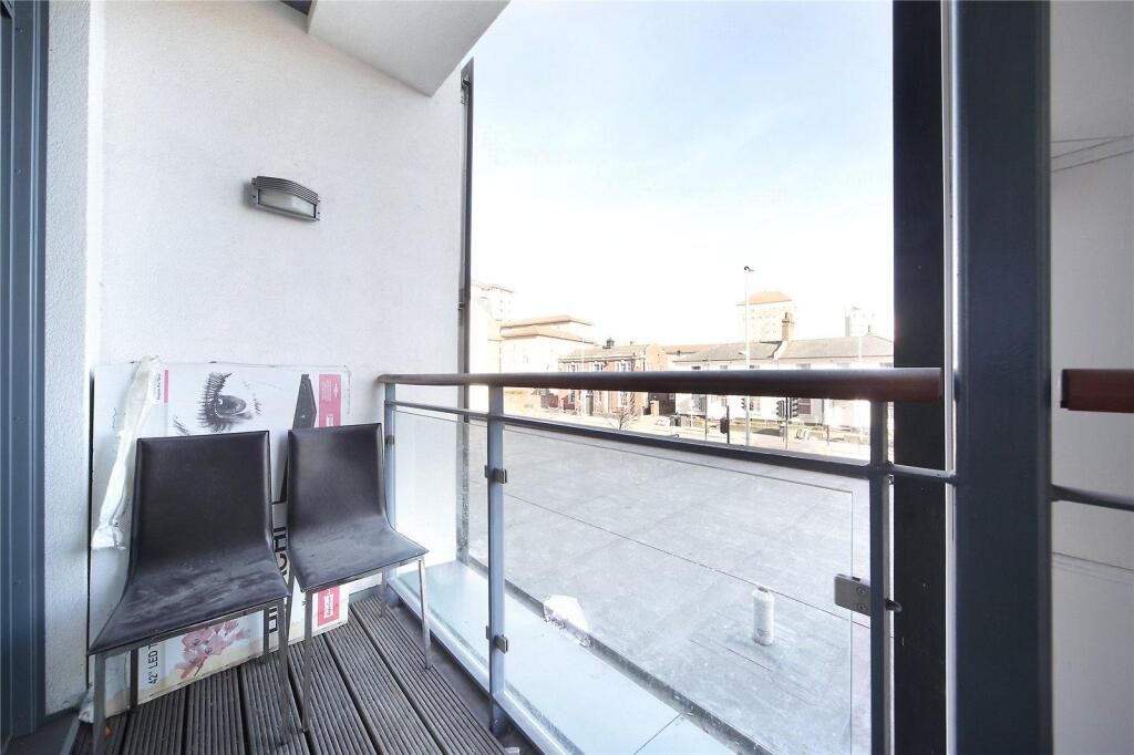 Apartment in London - More