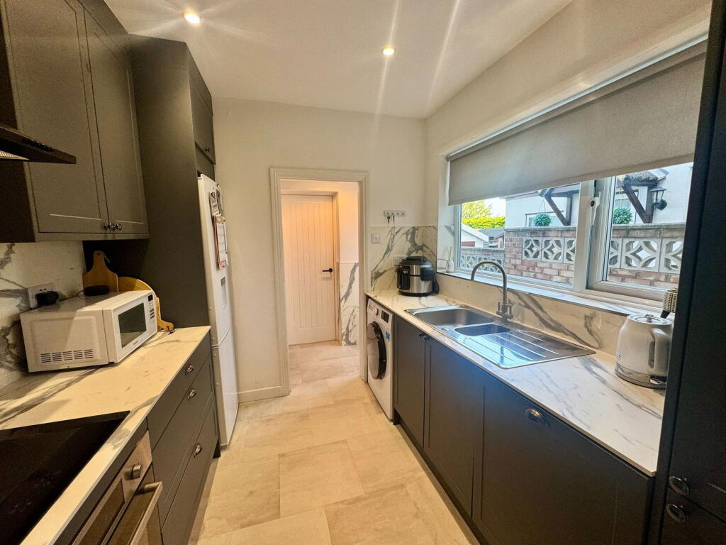 Beccles Road, Carlton Colville, Lowestoft, NR33 8HW photo 4