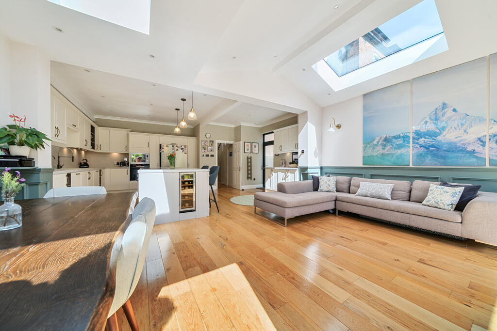 House in London, Shortlands - More