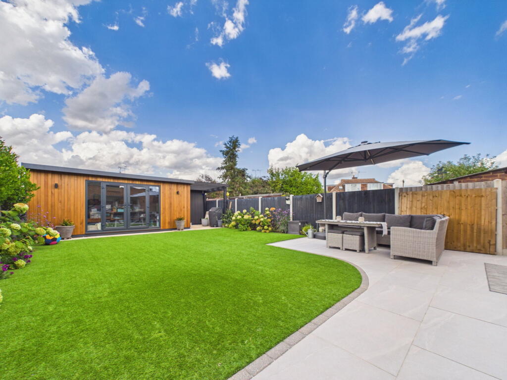 House in Slough, Windsor and Maidenhead - More