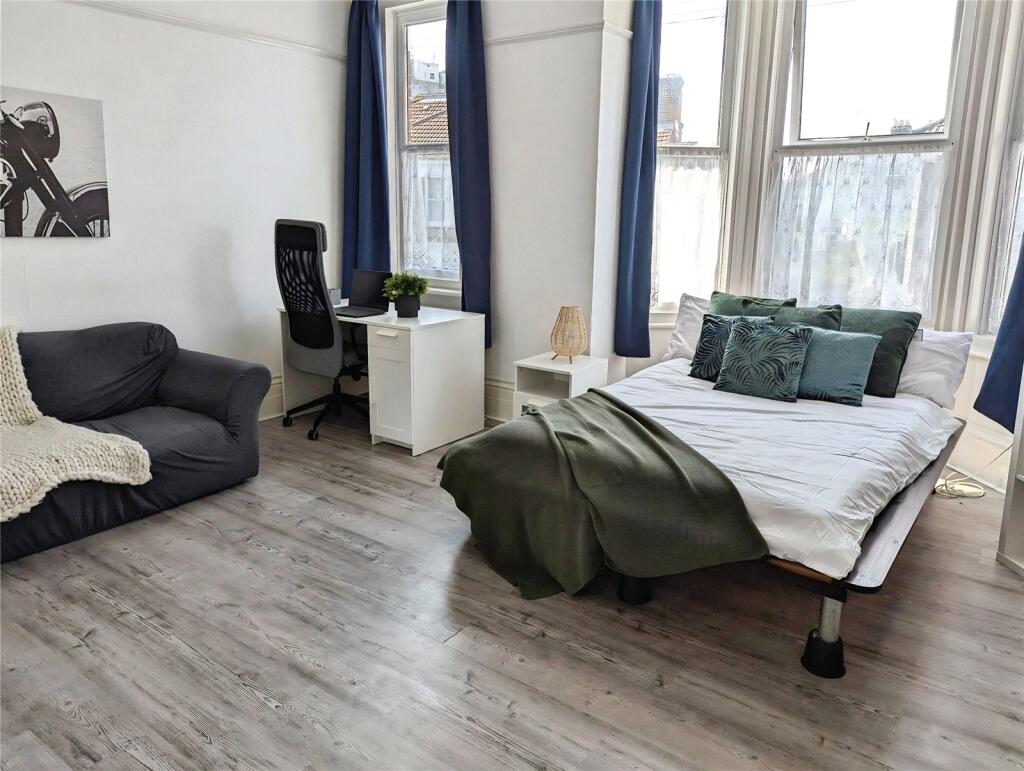 House in Portsmouth - View 4