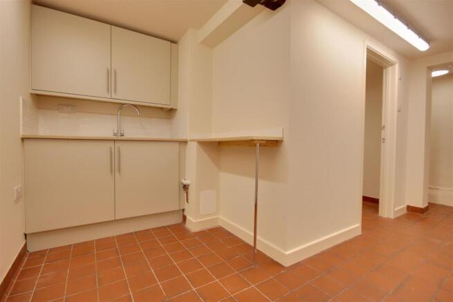 Kitchen 2.jpg