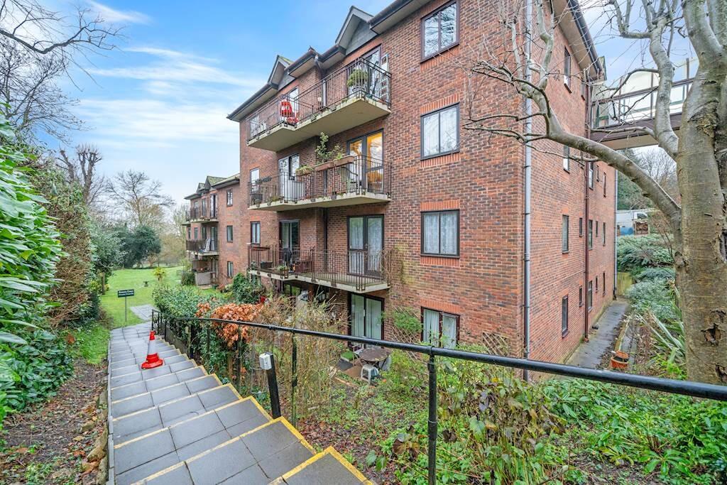 1-bed flat on Rosetta Court, Crystal Palace, £130,000