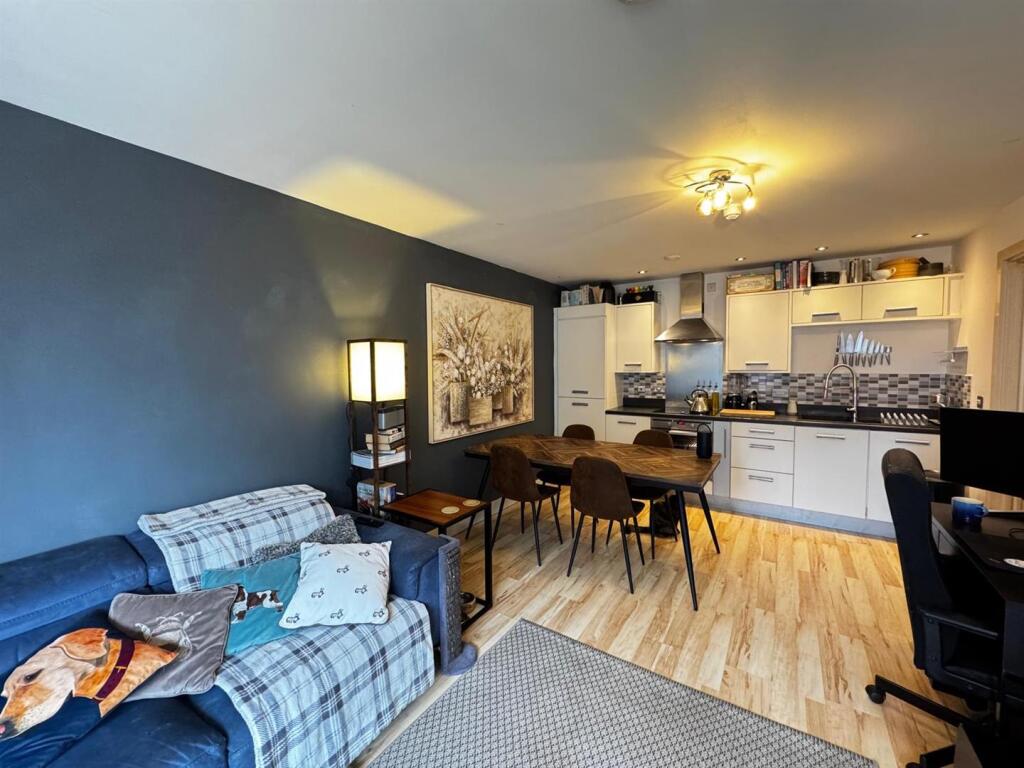 Apartment in Manchester, Hulme - View 4