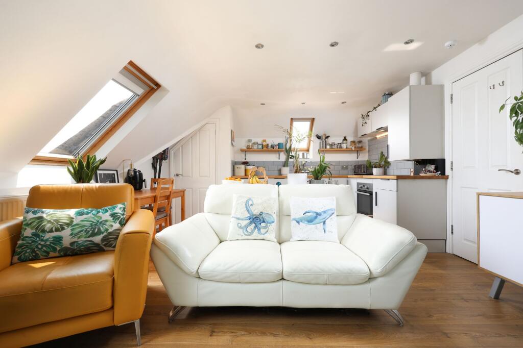Apartment in Bristol - View 5