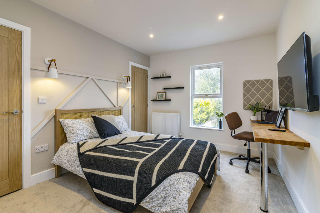 Main image of property: Luxury 2 Bed // All En-suite // SEP 2026