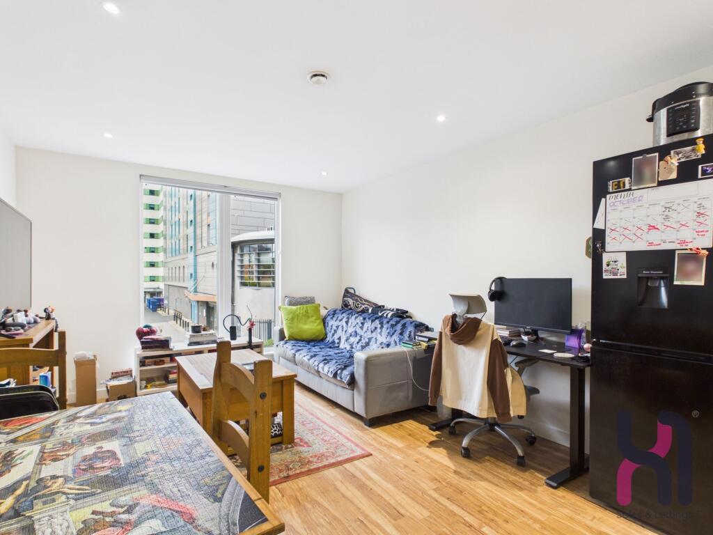 Elmira Way, The Exchange, M5 photo 2