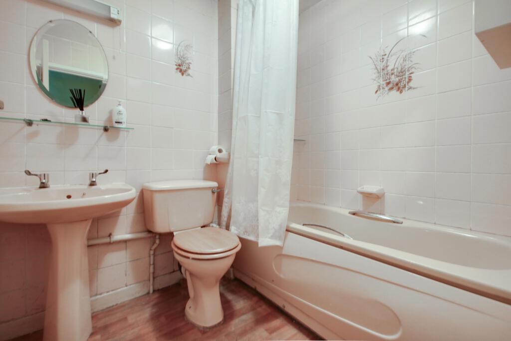 Apartment in Redhill - View 5
