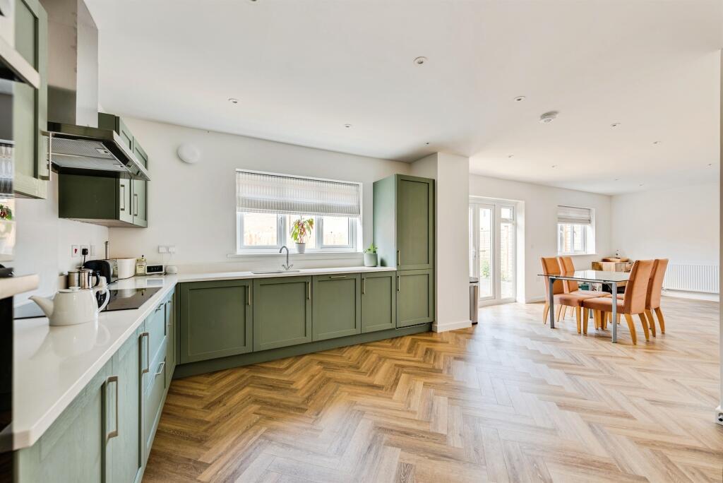 Lower Ground Close, Brize Norton, CARTERTON photo 4