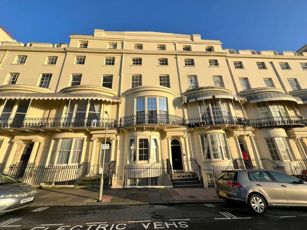 1-bed flat on Regency Square, Brighton, BN1 2FF, £300,000