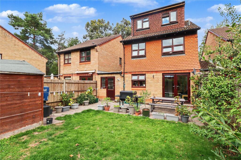 House in Woking, Surrey - View 5