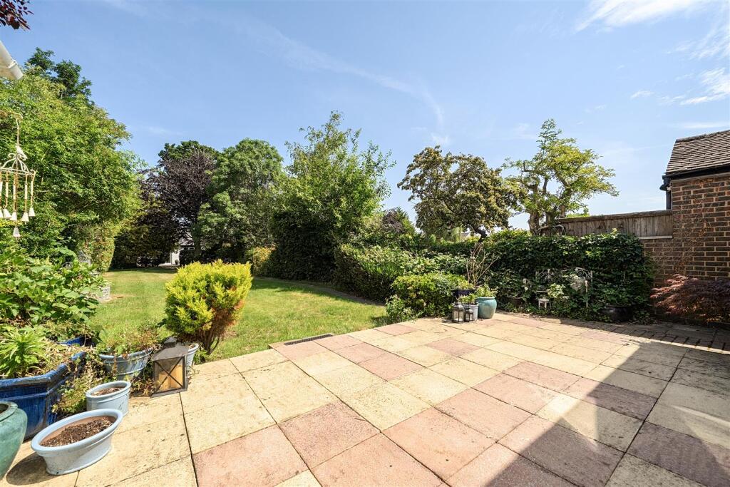 House in Orpington, Poverest, St Mary Cray - View 3