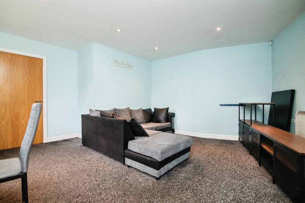 Asbury Court, Great Barr, BIRMINGHAM photo 3