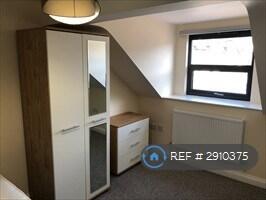 4 bedroom semi-detached house for rent