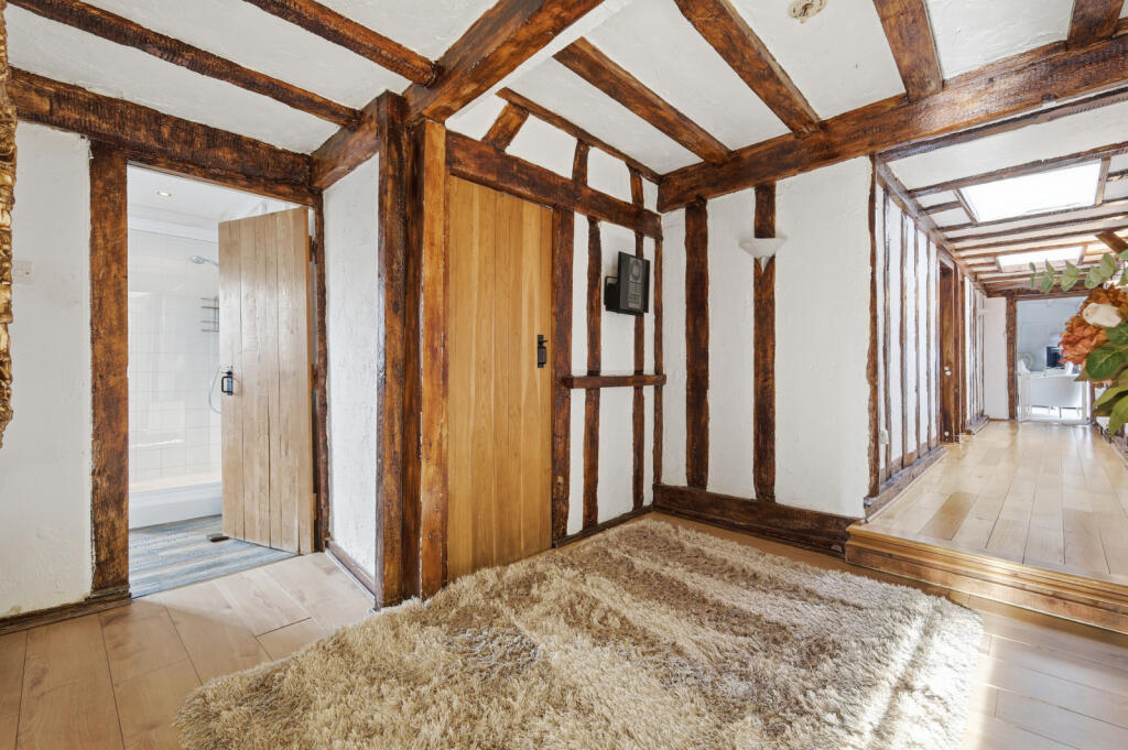 House in Brentwood, Crow Green - More