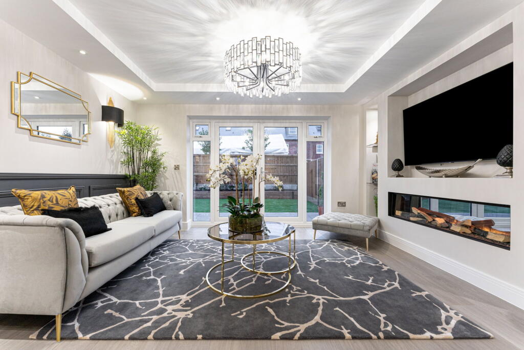 House in Solihull, Haslucks Green - View 4