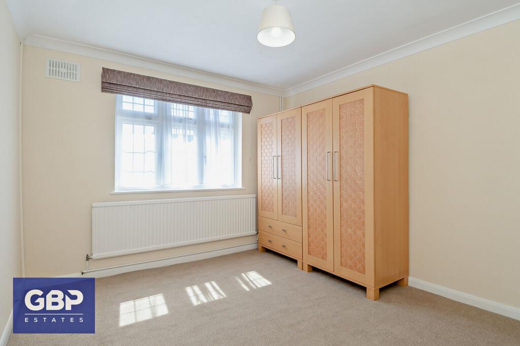 Apartment in Romford - View 5