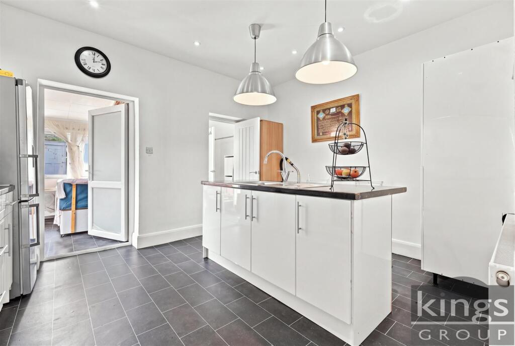 House in Waltham Cross - View 5