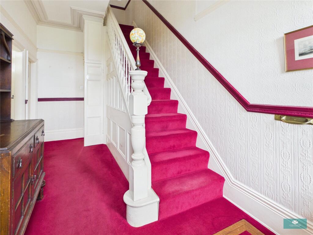 House in Oldham, Shaw Side, Watersheddings - View 2