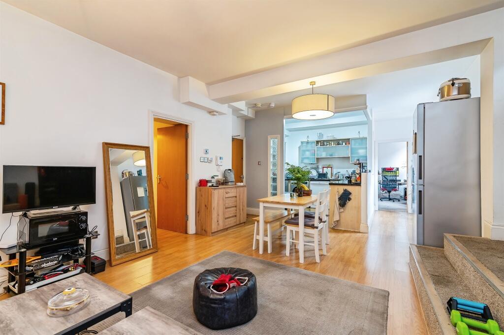 Apartment in Nottingham, Lace Market, St Ann's - View 4