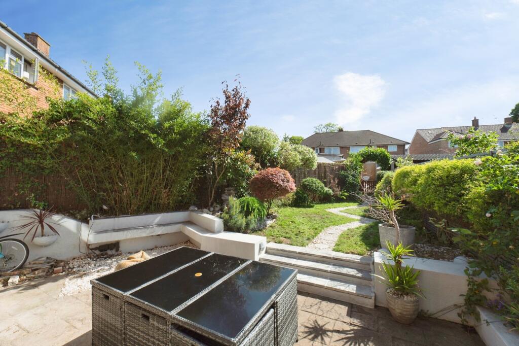 Bransby Road, Chessington, KT9 - View 3