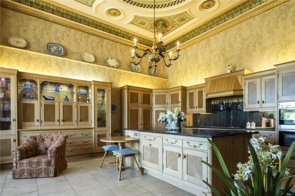 Apartment in Kingston upon Thames - View 3
