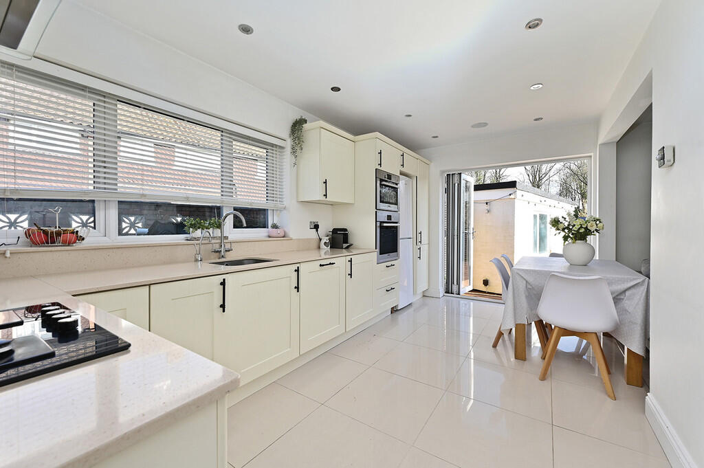Oakfield Road, Blackwater photo 3