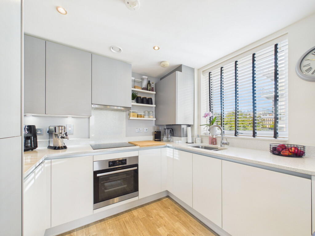 Meadow House, 1, Kingston Close, Maidenhead, SL6 1BF photo 2