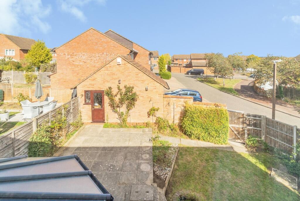 Shorham Rise, Two Mile Ash, Milton Keynes, Buckinghamshire, MK8 photo 3