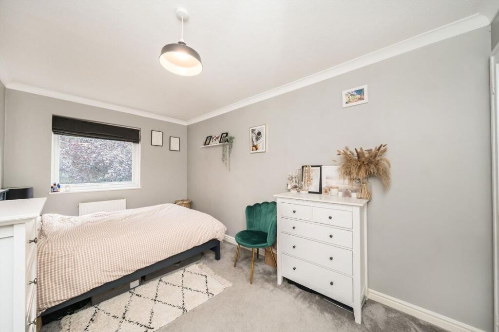 Apartment in Kingston upon Thames - View 4