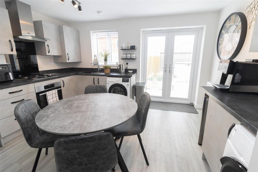 Doxford Crescent, North Shields photo 4