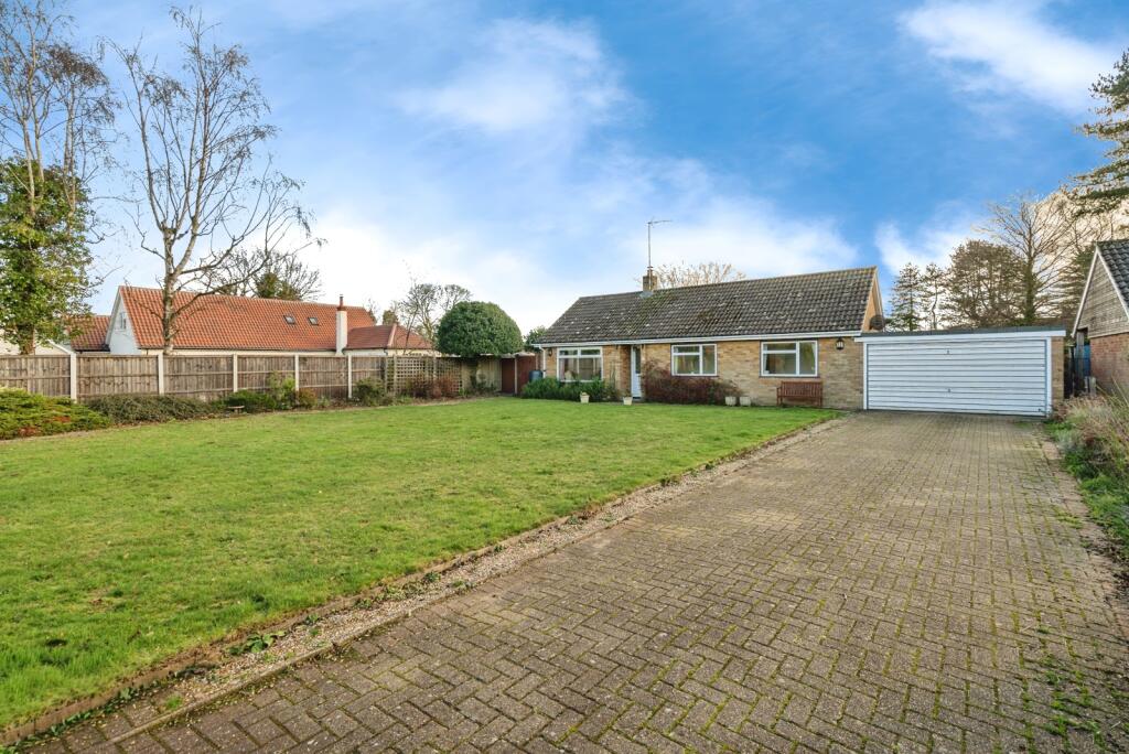 3-bed house on Summer Drive, Hoveton, Norwich, Norfolk, NR12, £475,000