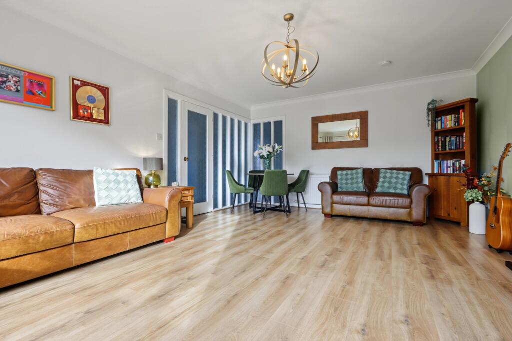 House in Erskine, Freeland - View 5