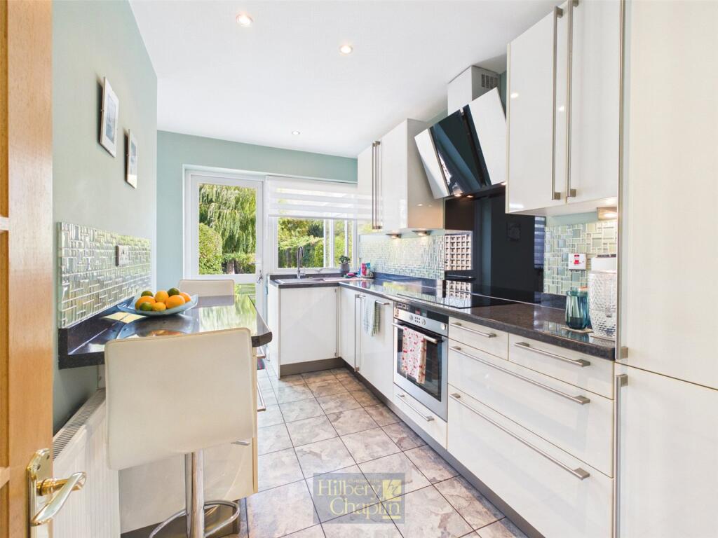 Sylvia Avenue, Hutton, Brentwood, Essex, CM13 photo 4