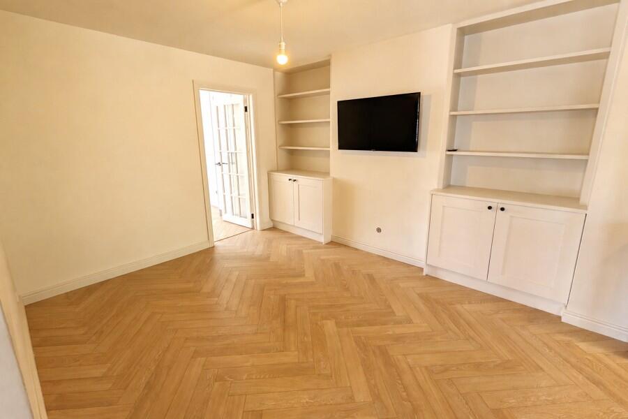Apartment in Woking, Surrey - View 4