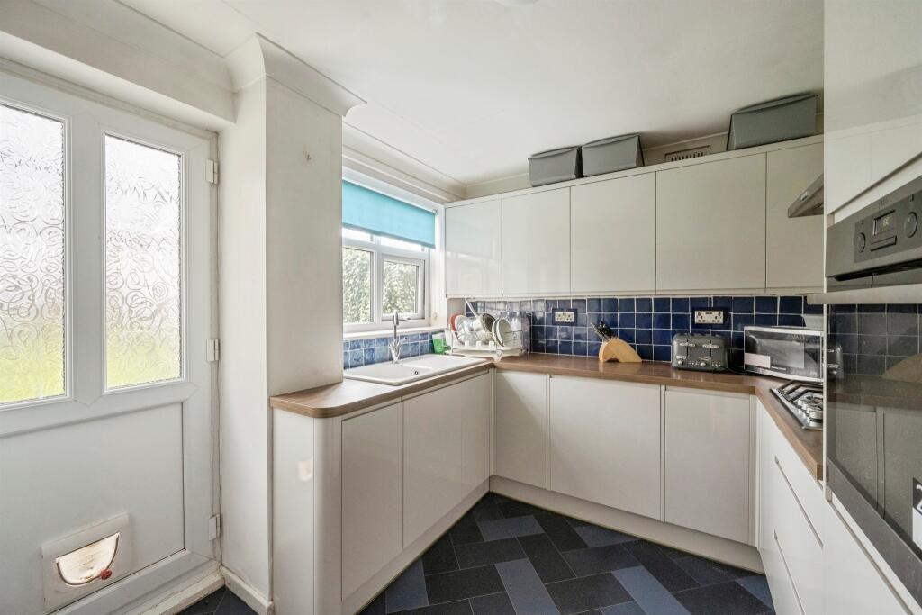 Huntingdon Crescent, Burton-Upon-Stather, Scunthorpe photo 2
