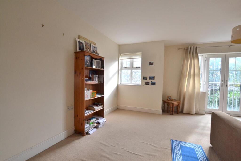 Apartment in Guildford - More
