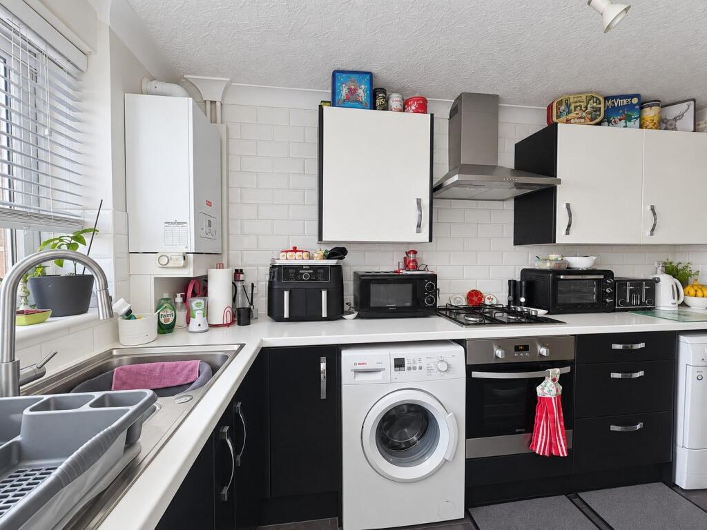 Apartment in Milton Keynes - View 4