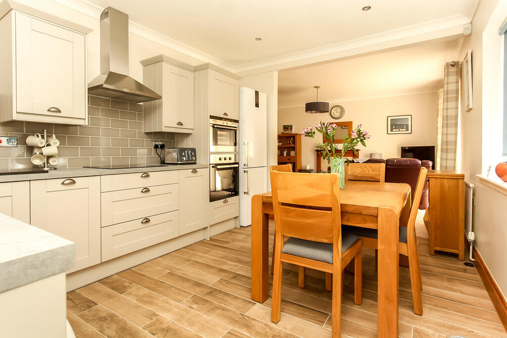 Station Road, Irchester - View 5
