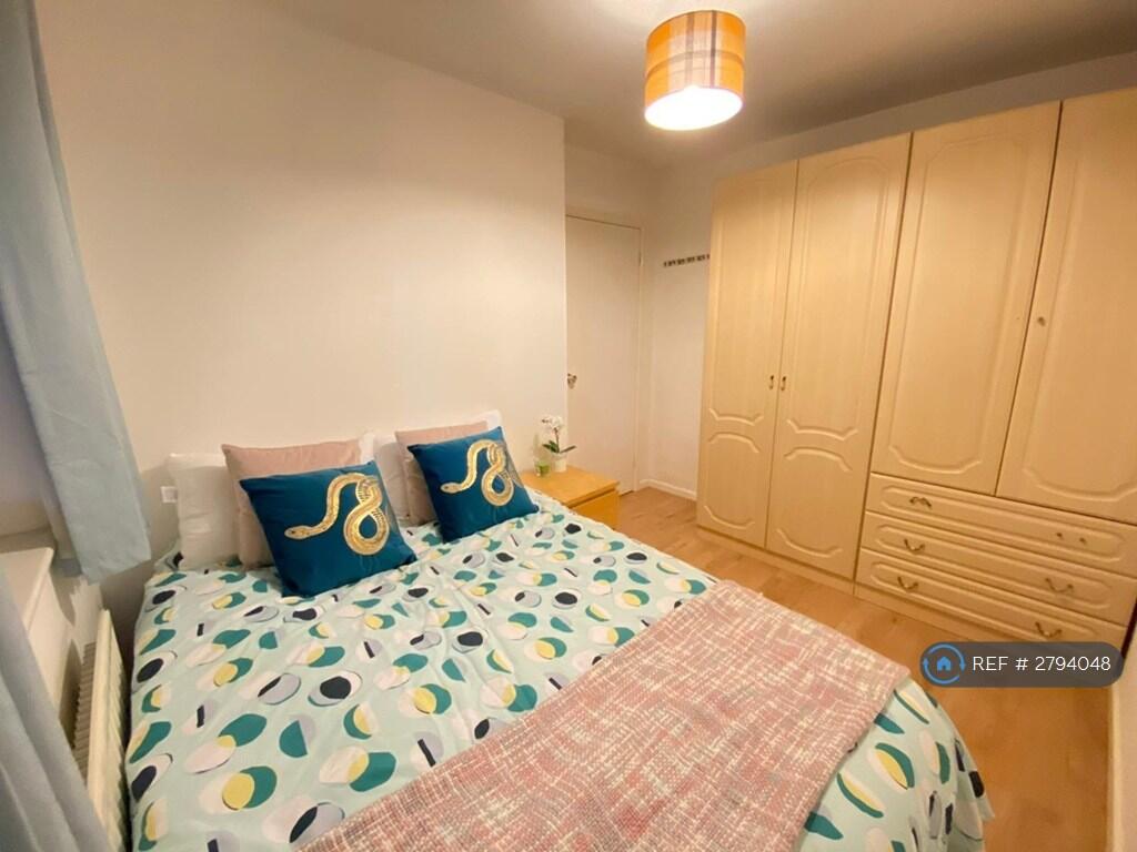 3 bedroom semi-detached house for rent