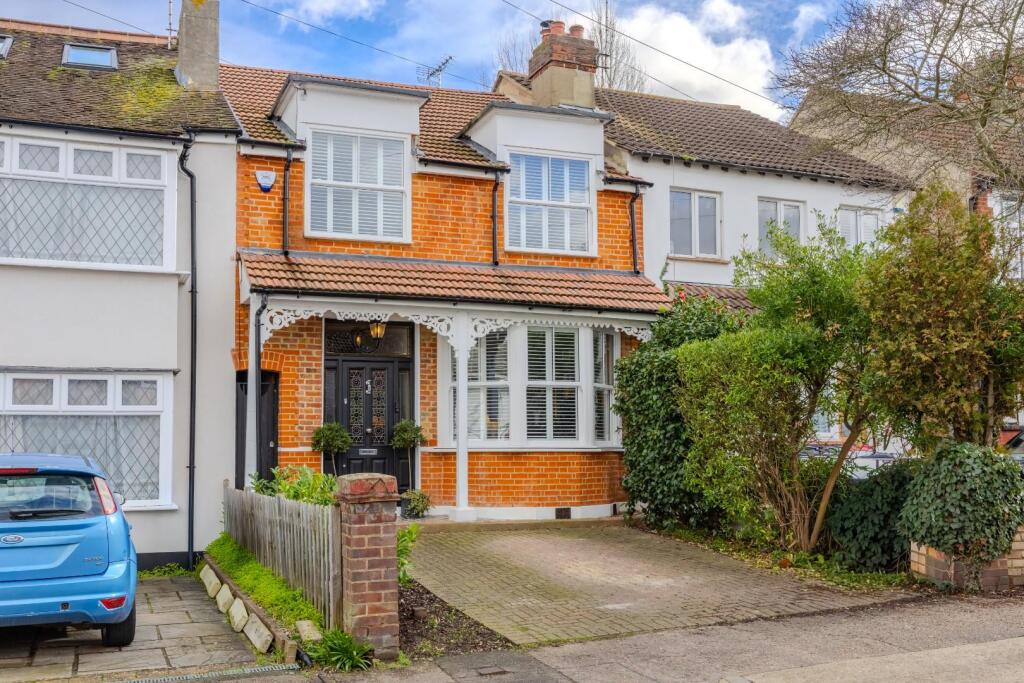 Main image of property: Oakleigh Park Drive, Leigh-On-Sea