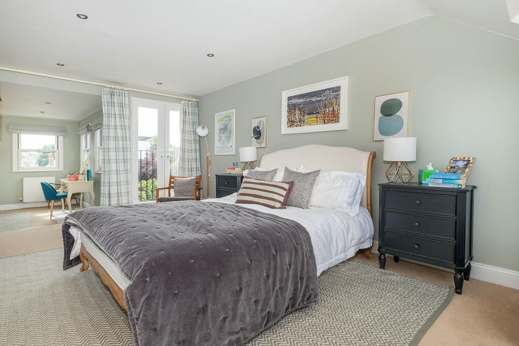House in Kingston upon Thames - More