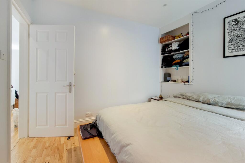 Apartment in London - More