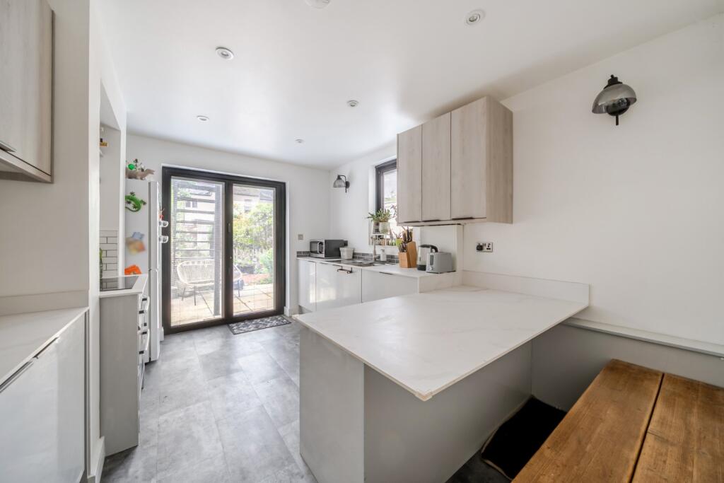 Apartment in London - View 4